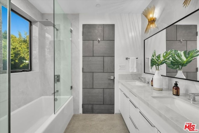 bathroom with vanity and tiled shower / bath