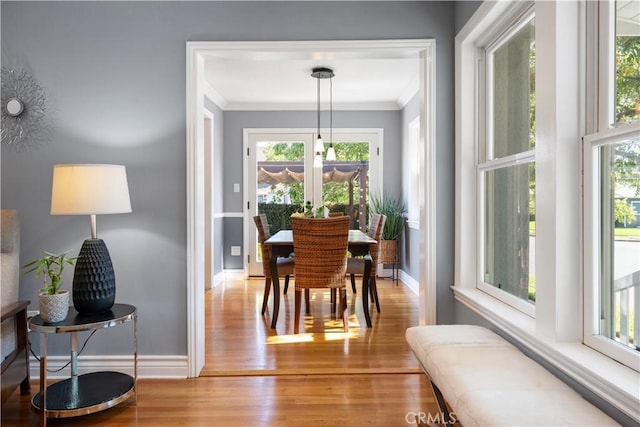 dining room featuring light hardwood / wood-style flooring and ornamental molding