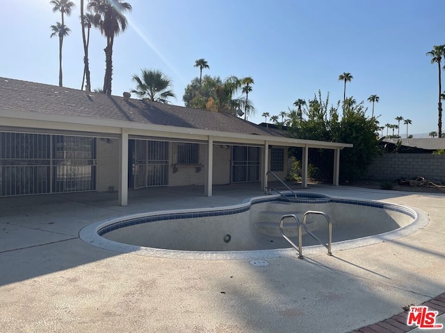 view of swimming pool featuring a patio