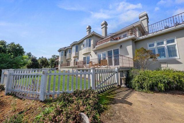 exterior space with a front yard