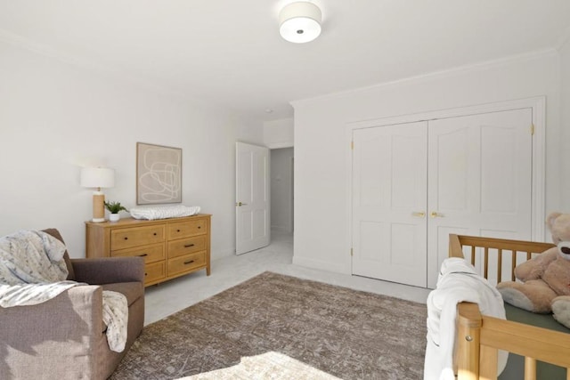 bedroom featuring crown molding, a closet, and light carpet