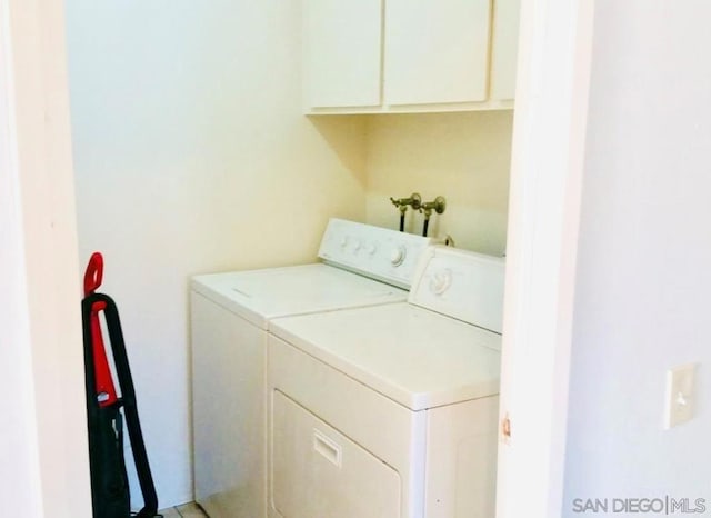 laundry room with cabinets and washing machine and dryer