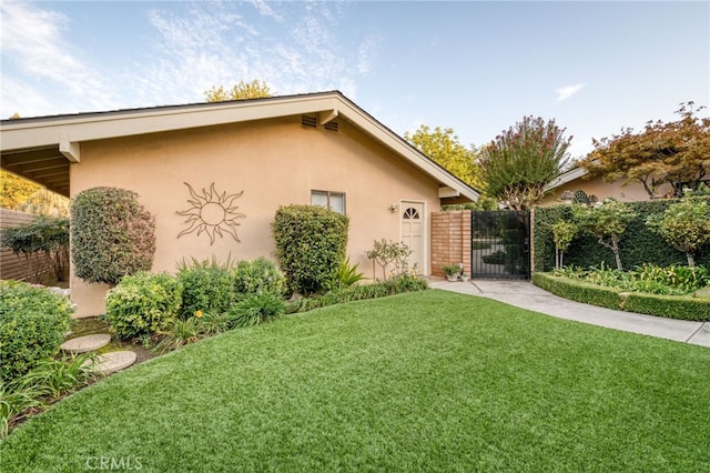 view of side of property featuring a yard