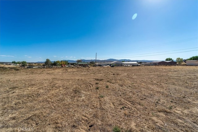 view of yard featuring a rural view