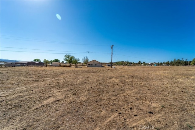 view of yard featuring a rural view