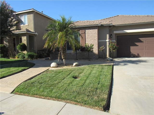 view of front facade featuring a garage and a front yard