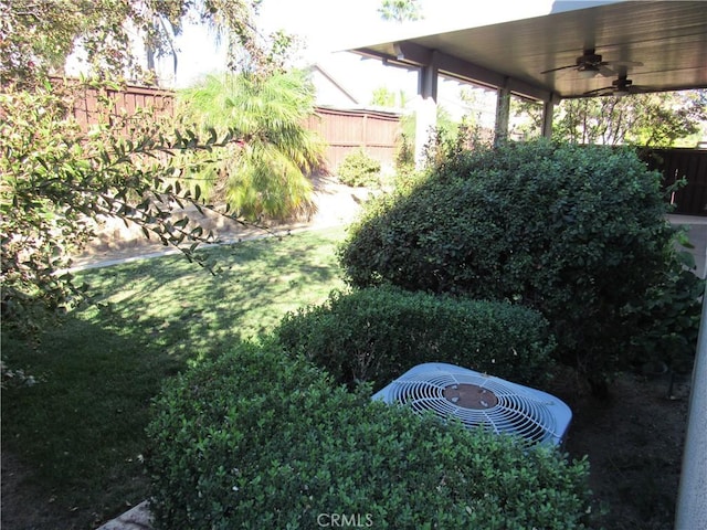 view of yard featuring ceiling fan