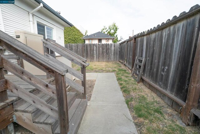 view of yard featuring a patio area