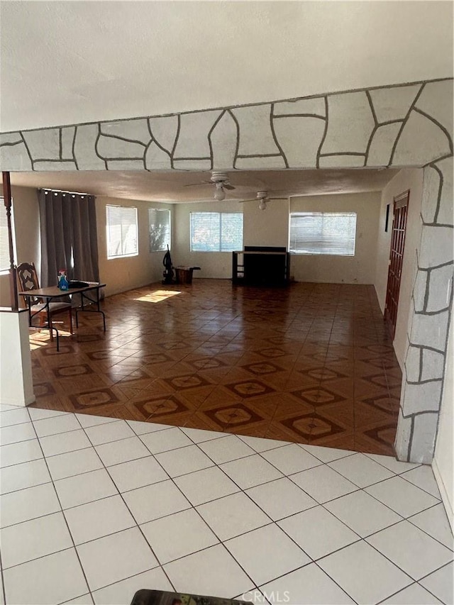 unfurnished room featuring ceiling fan and light tile patterned floors