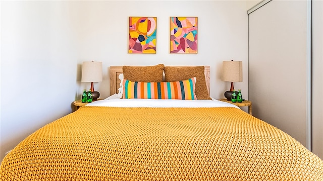 921 Arroyo Vista Dr, Palm Springs, CA 92264 - bedroom with a closet
