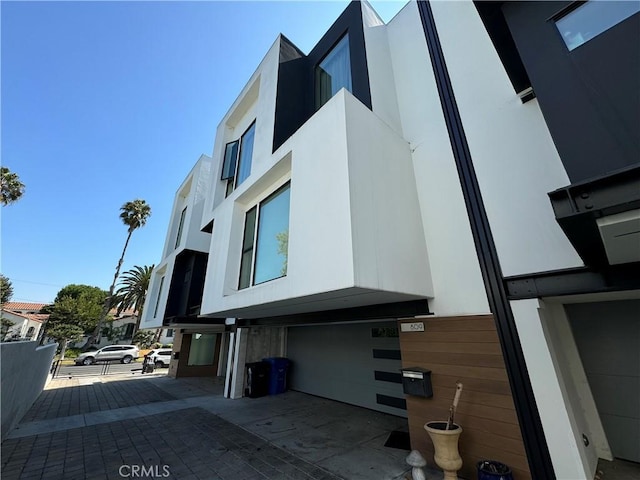 809 N Detroit St, Los Angeles, CA 90046 - view of property with a garage