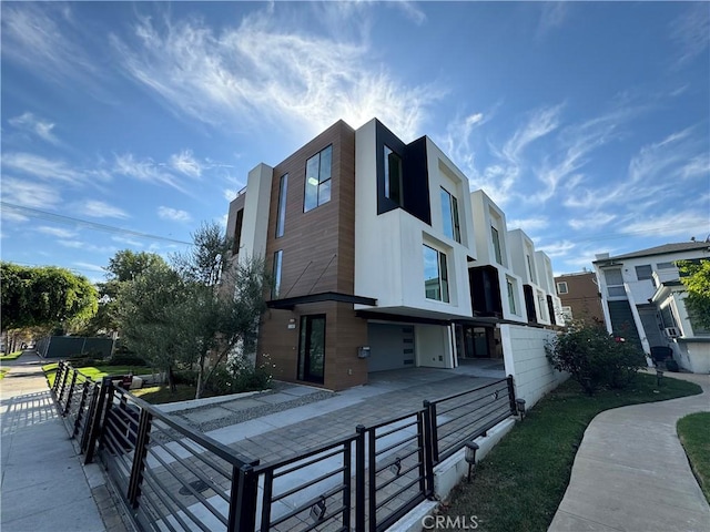 809 N Detroit St, Los Angeles, CA 90046 - view of side of home featuring a garage and a residential view