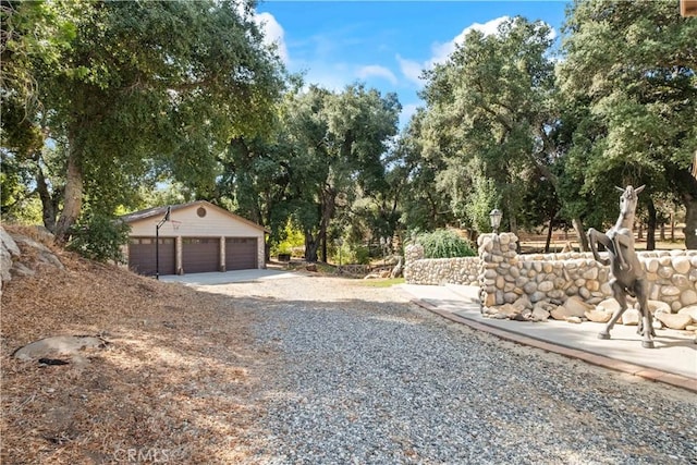 view of yard featuring a garage and an outdoor structure