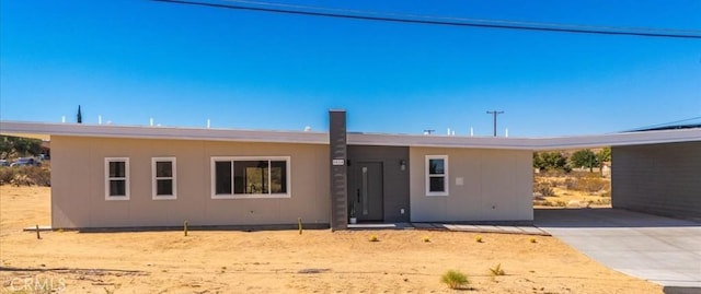 6614 Sunset Rd, Joshua Tree, CA 92252 - ranch-style home featuring driveway
