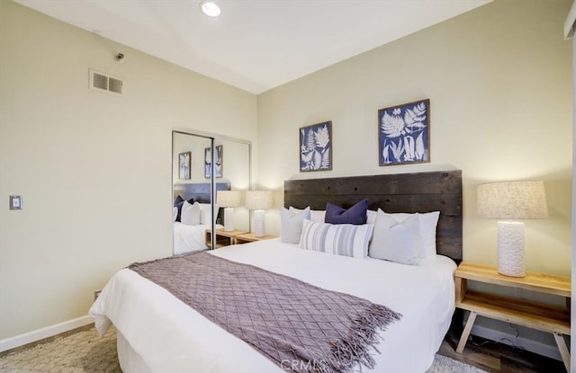 bedroom featuring recessed lighting, a closet, visible vents, and baseboards