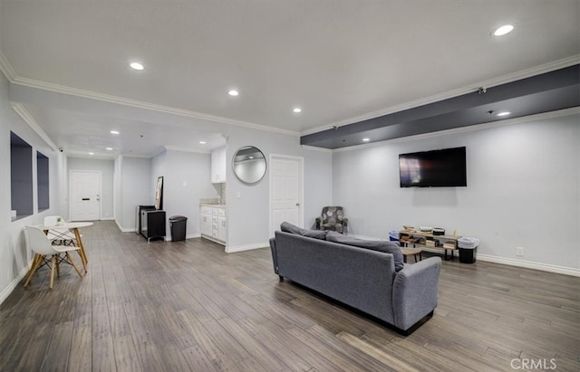 living area featuring dark wood-style flooring, recessed lighting, ornamental molding, and baseboards