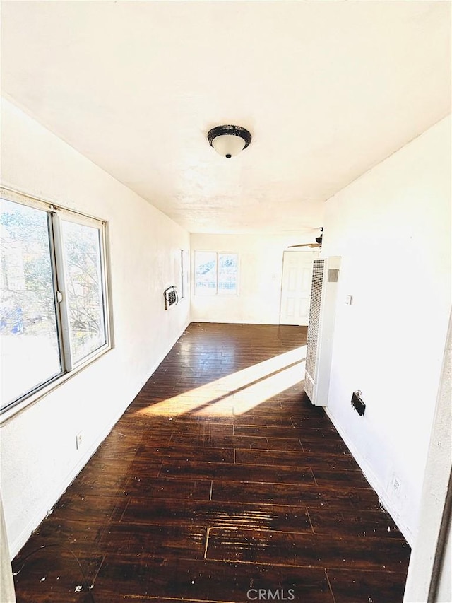 empty room featuring dark hardwood / wood-style floors and ceiling fan