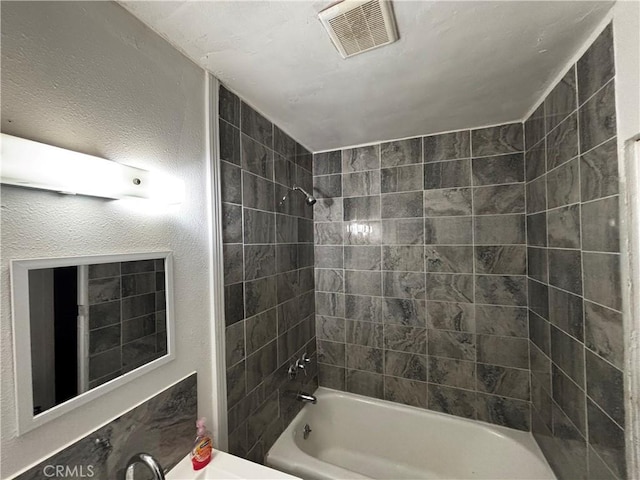 bathroom featuring tiled shower / bath