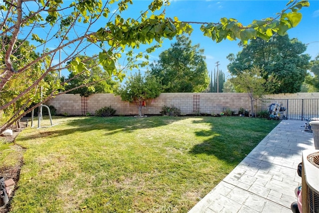 view of yard featuring a patio