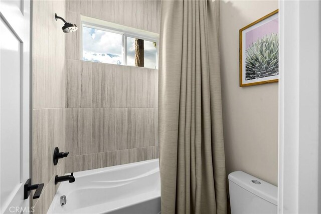 5772 Acorn Ridge Dr, Paradise, CA 95969 - full bath with shower / tub combo with curtain and toilet
