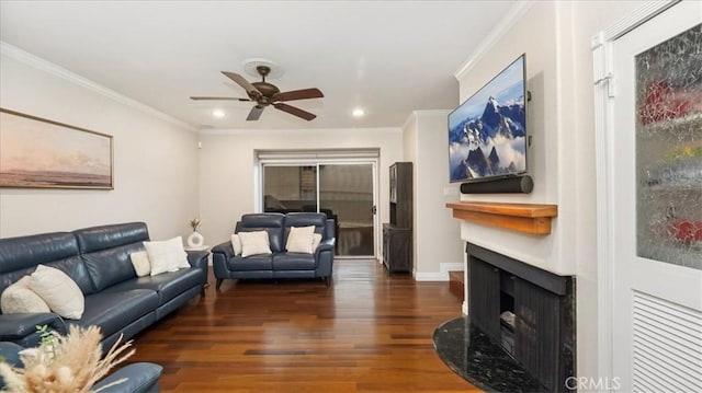 living room featuring ceiling fan, crown molding, and dark wood-type flooring