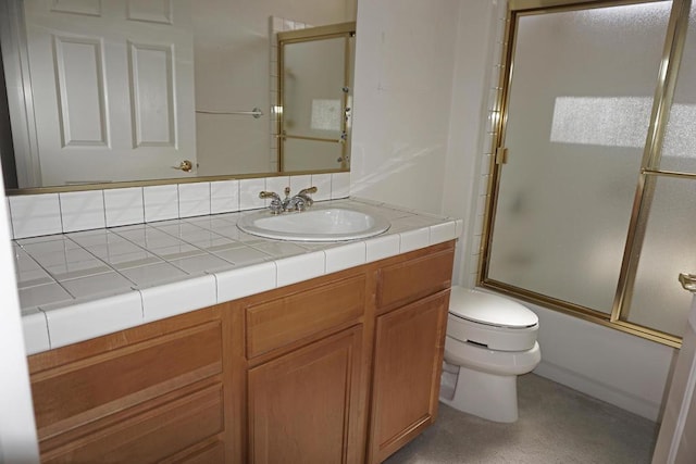 full bathroom with bath / shower combo with glass door, vanity, and toilet