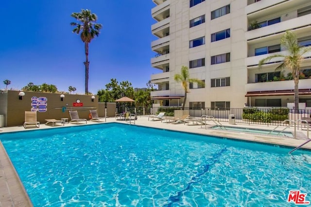 view of swimming pool