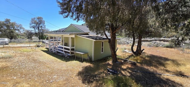 4112 Grant Trl, Frazier Park, CA 93225 - view of side of home with roof with shingles