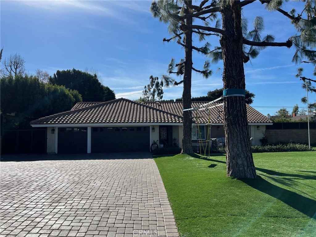 view of front of home featuring a garage and a front lawn