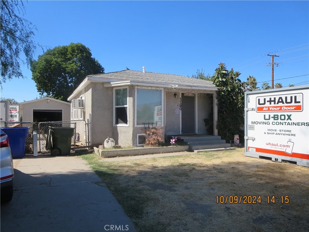 view of front facade with an outdoor structure and a garage