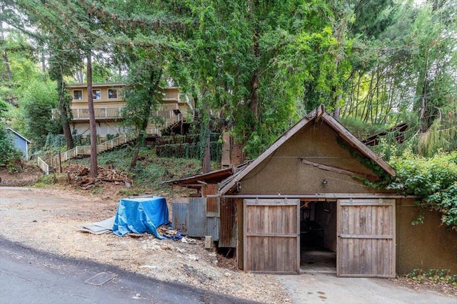 exterior space featuring an outbuilding