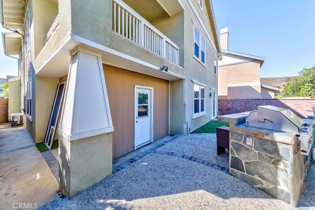 view of patio / terrace with an outdoor kitchen