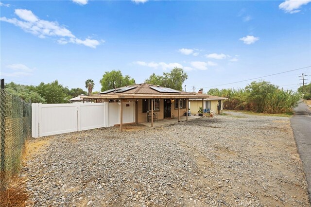 view of front of property