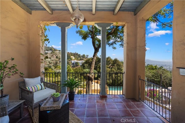 2618 Nottingham Ave, Los Angeles, CA 90027 - view of balcony