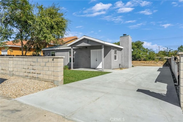 view of front of property