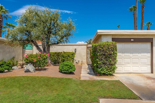 view of front facade featuring a garage and a front lawn