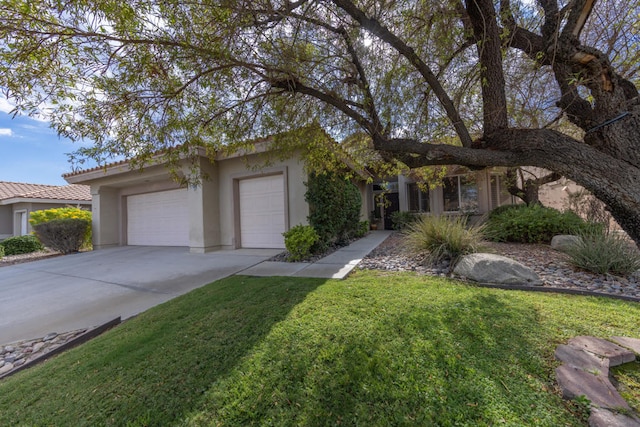 view of front facade featuring a front yard and a garage