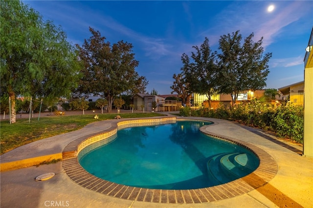 view of pool at dusk