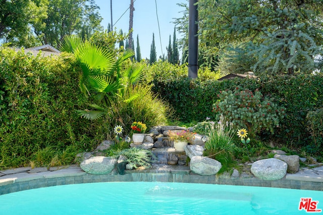 view of swimming pool