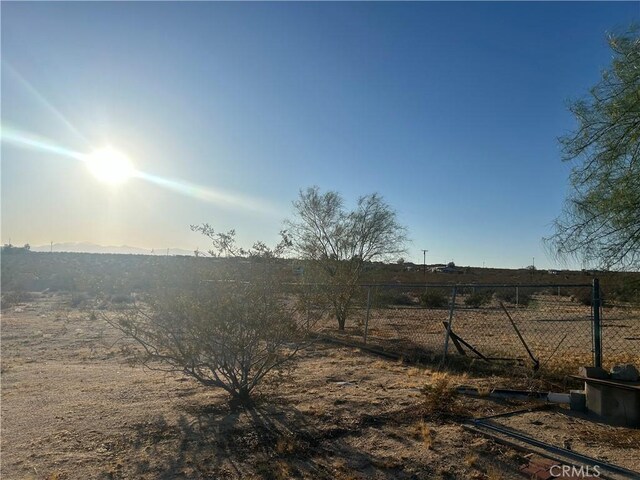 view of yard featuring a rural view