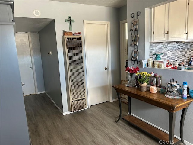 63737 Gibson Rd, Joshua Tree, CA 92252 - kitchen with a heating unit, wood finished floors, tasteful backsplash, and baseboards