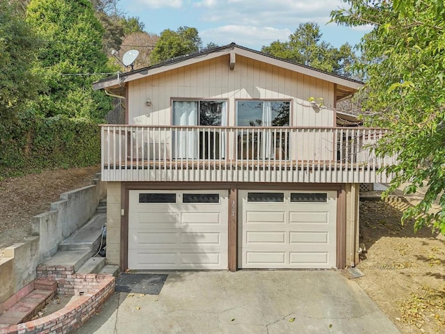 view of front facade with a garage