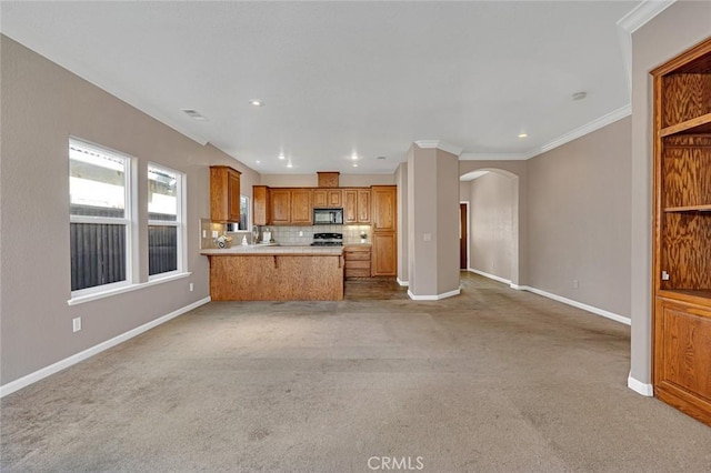 kitchen featuring tasteful backsplash, arched walkways, black microwave, and open floor plan