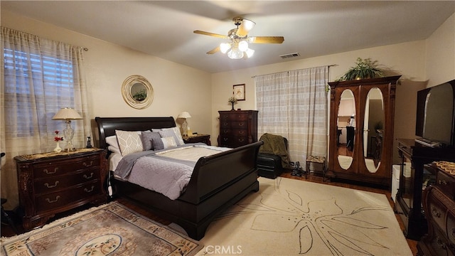 bedroom featuring ceiling fan