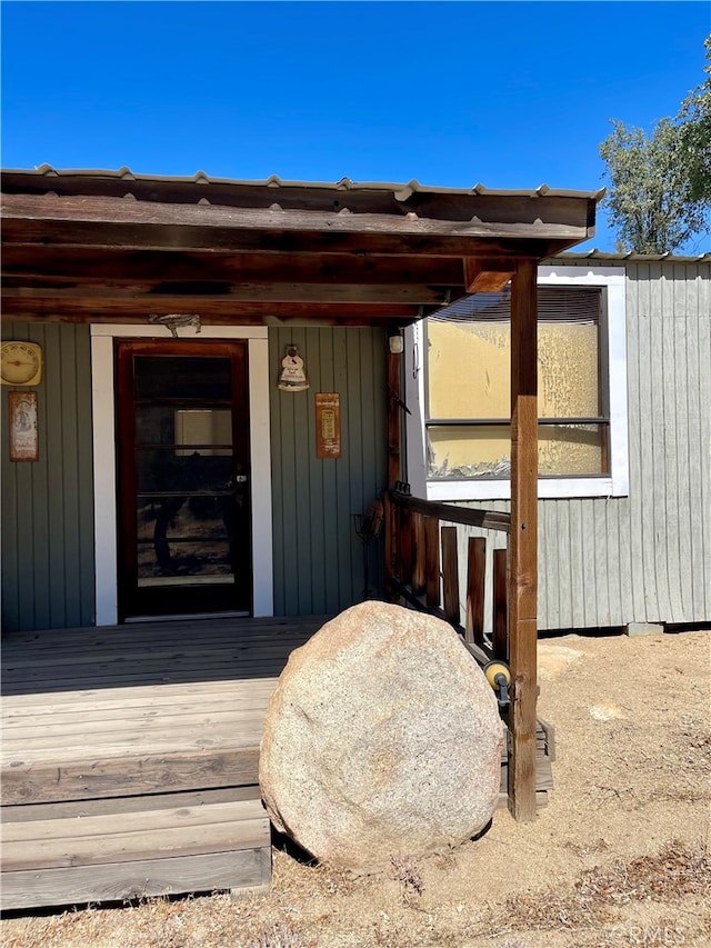 entrance to property featuring a wooden deck