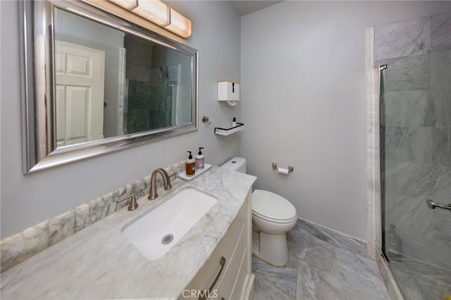 bathroom with a shower with door, vanity, and toilet