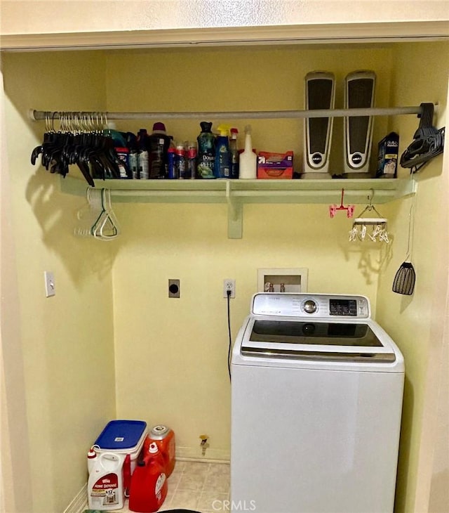 laundry room featuring light tile patterned floors and washer / clothes dryer