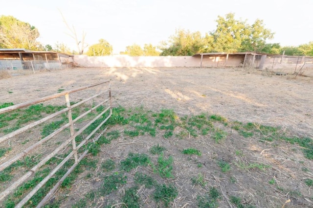 view of yard featuring a rural view