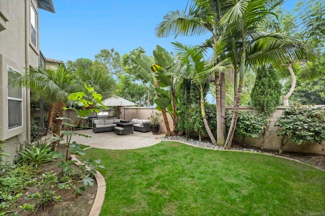 view of yard featuring an outdoor living space and a patio