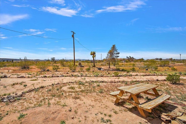 view of yard featuring a rural view